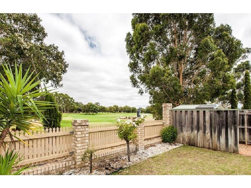 7 Lakefront Circle, The Vines WA 6069