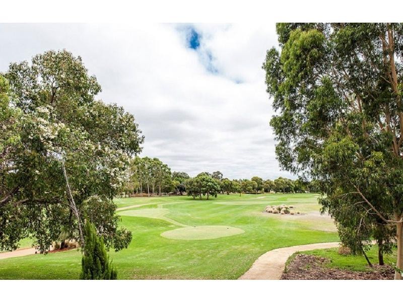 7 Lakefront Circle, The Vines WA 6069