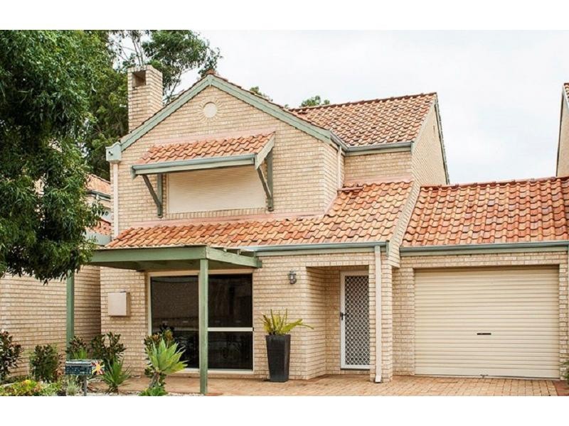 7 Lakefront Circle, The Vines WA 6069