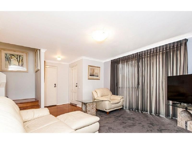 7 Lakefront Circle, The Vines WA 6069