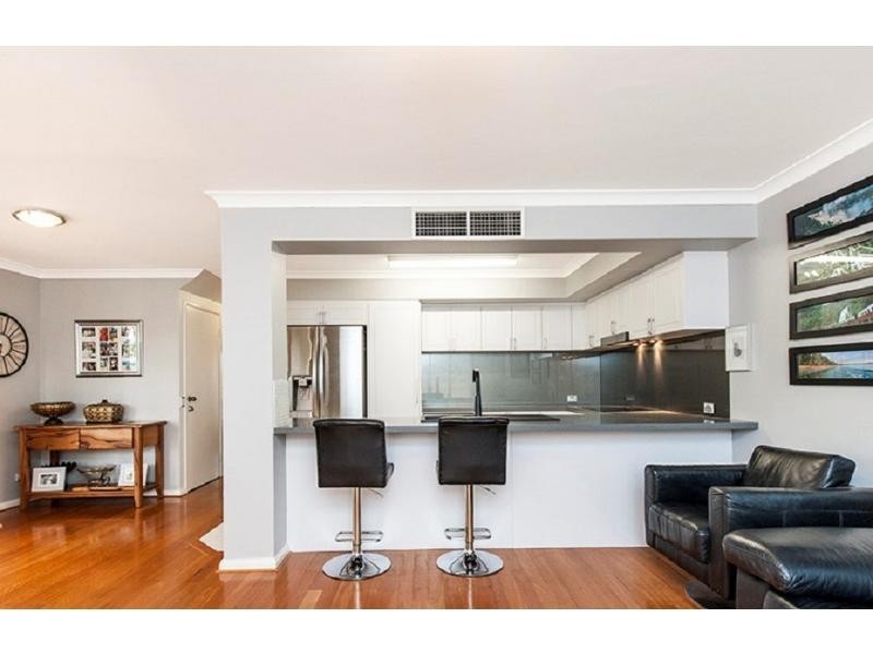 7 Lakefront Circle, The Vines WA 6069