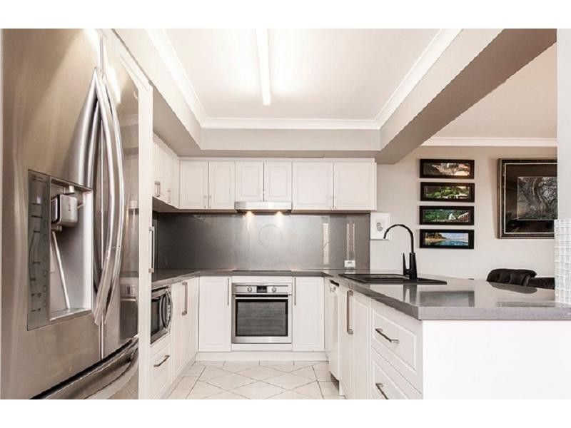 7 Lakefront Circle, The Vines WA 6069