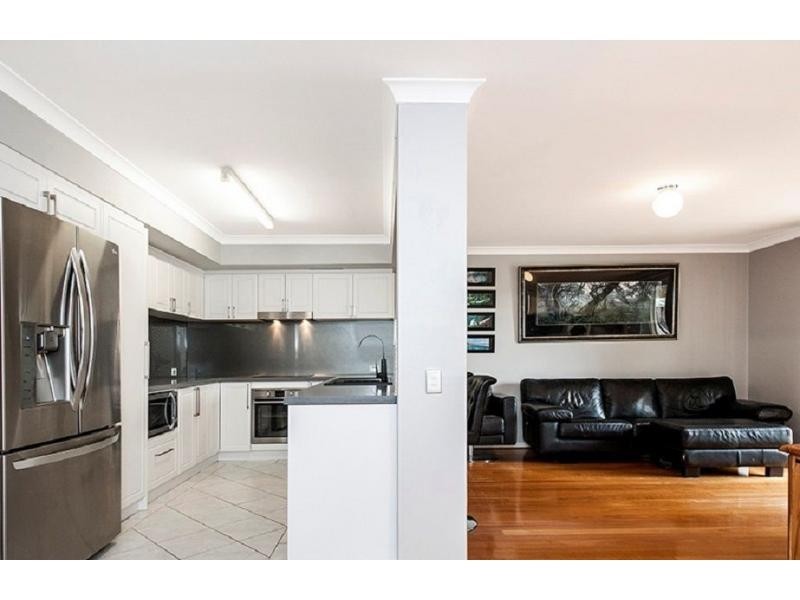7 Lakefront Circle, The Vines WA 6069