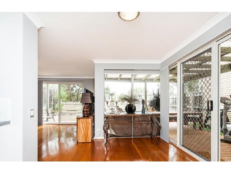 7 Lakefront Circle, The Vines WA 6069
