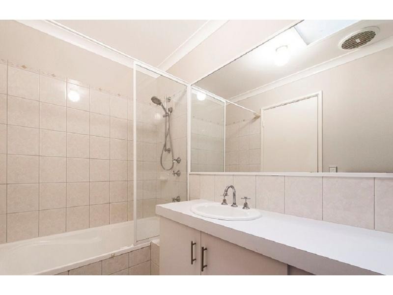 7 Lakefront Circle, The Vines WA 6069