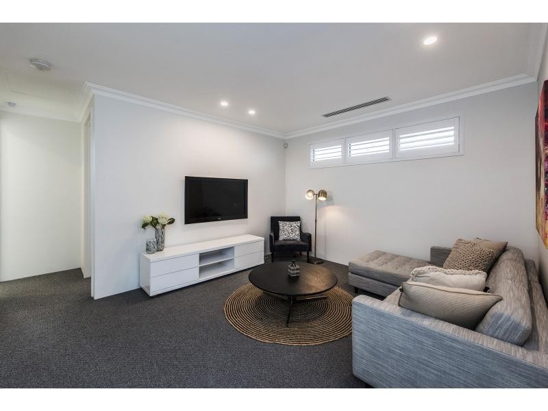 26A Henning Crescent, Manning WA 6152