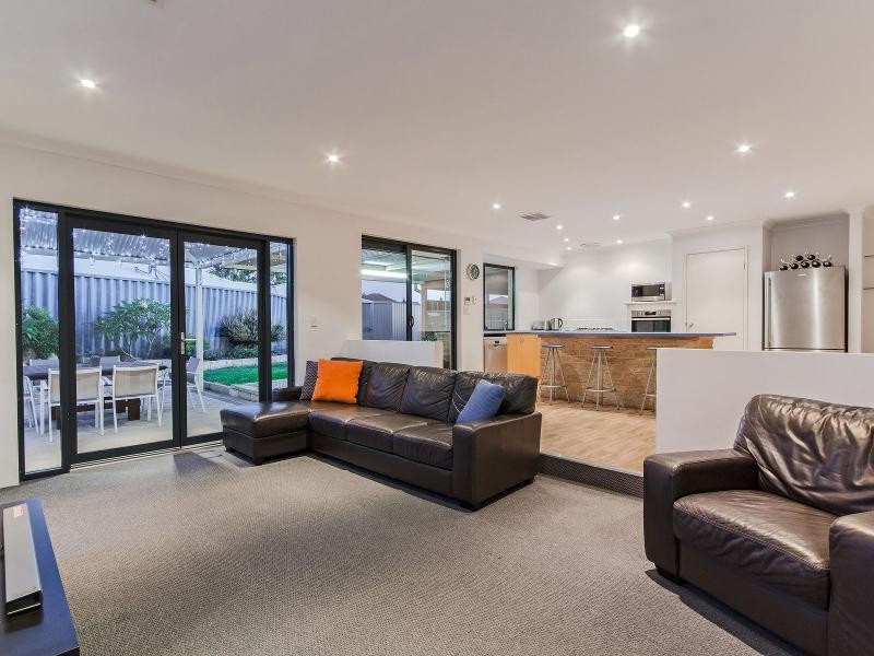 30 Teraglin Street, Warnbro WA 6169