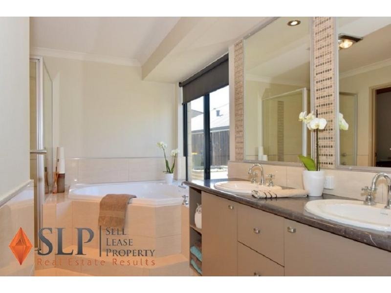 12 Moulton Trail, Ellenbrook WA 6069