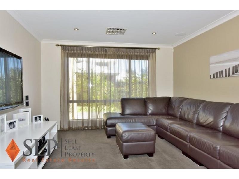 12 Moulton Trail, Ellenbrook WA 6069