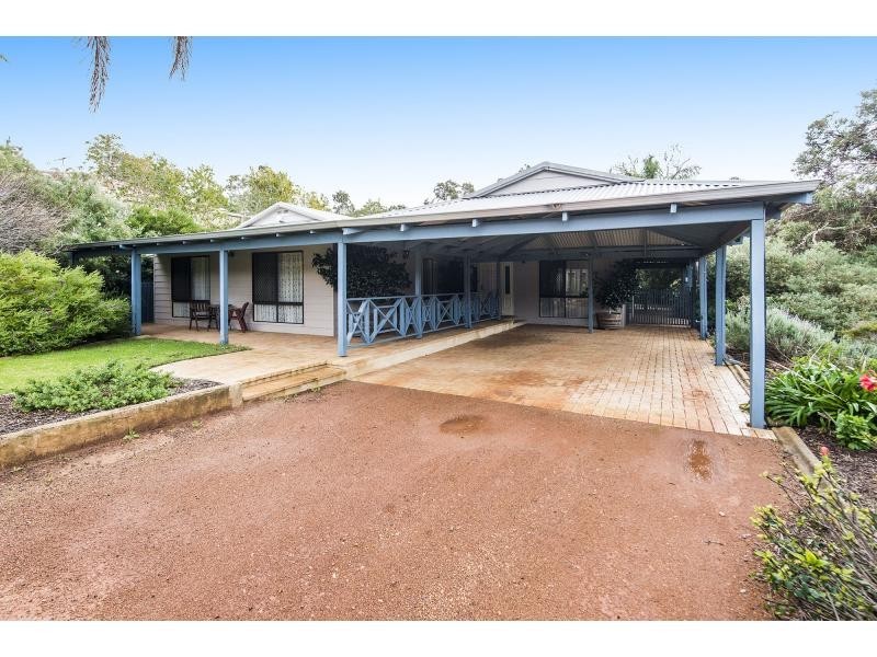 93 Amethyst Crescent, Mount Richon WA 6112