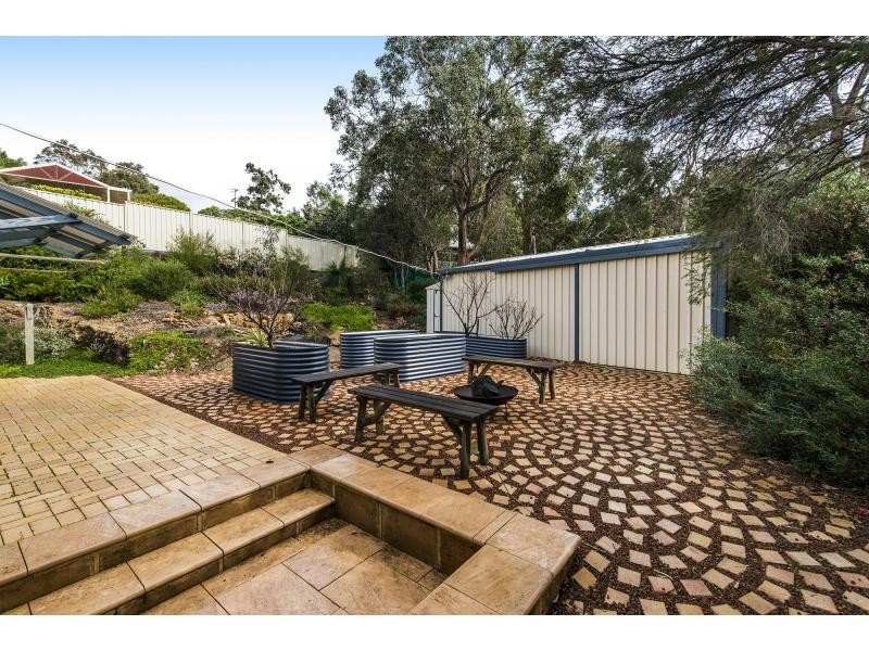 93 Amethyst Crescent, Mount Richon WA 6112