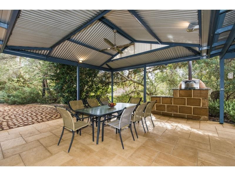 93 Amethyst Crescent, Mount Richon WA 6112