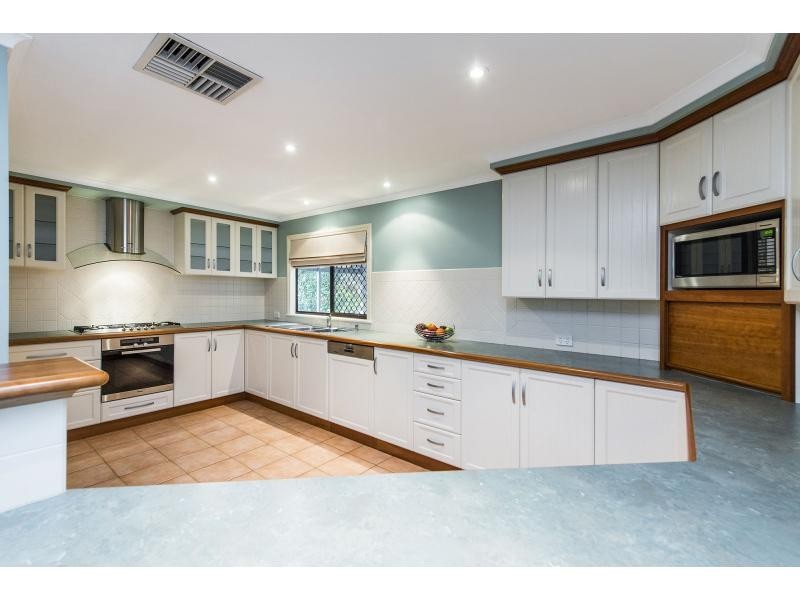 93 Amethyst Crescent, Mount Richon WA 6112