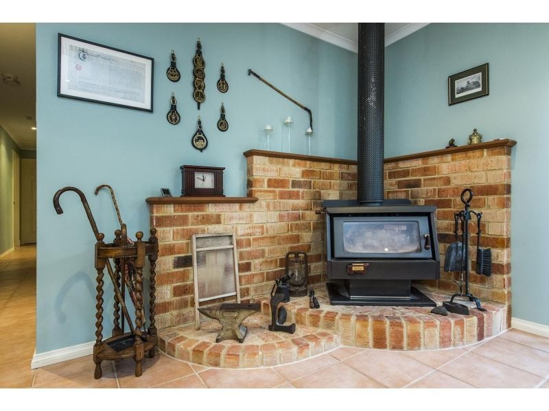 93 Amethyst Crescent, Mount Richon WA 6112