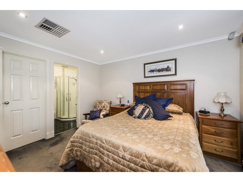 93 Amethyst Crescent, Mount Richon WA 6112