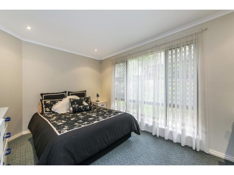 93 Amethyst Crescent, Mount Richon WA 6112