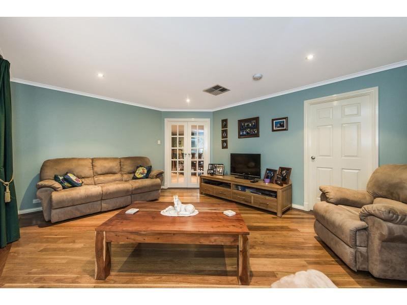 93 Amethyst Crescent, Mount Richon WA 6112