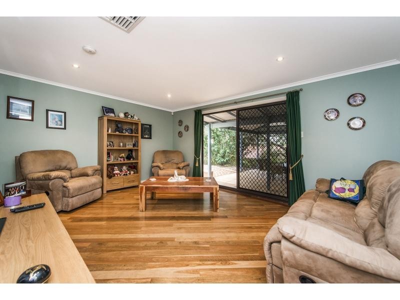 93 Amethyst Crescent, Mount Richon WA 6112