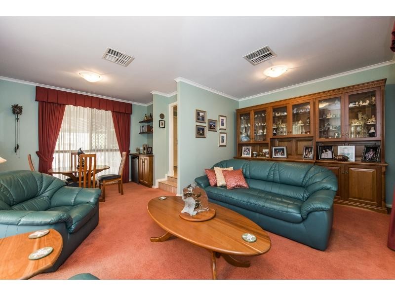 93 Amethyst Crescent, Mount Richon WA 6112