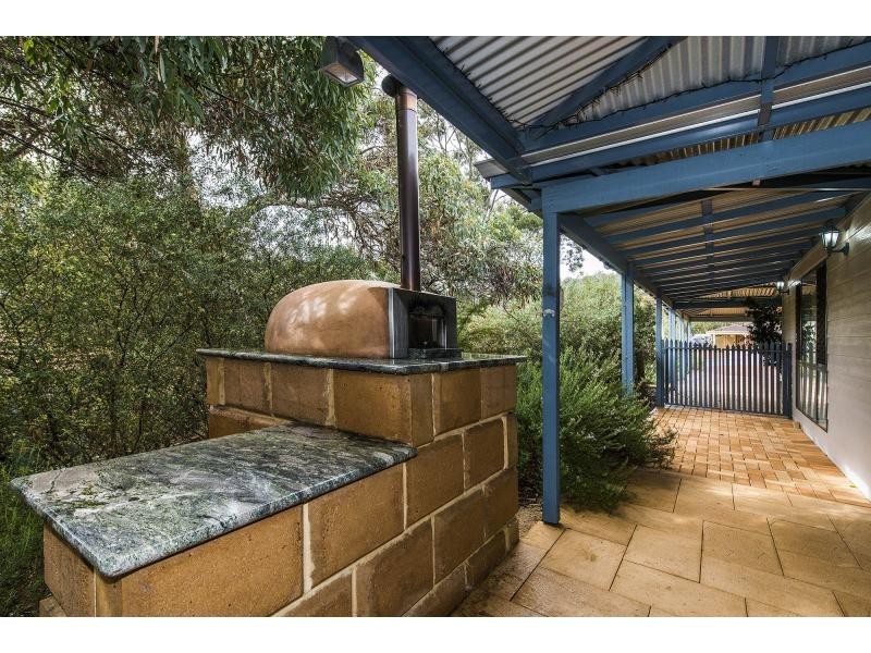 93 Amethyst Crescent, Mount Richon WA 6112