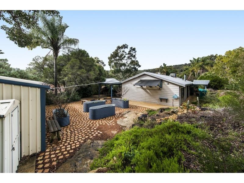 93 Amethyst Crescent, Mount Richon WA 6112