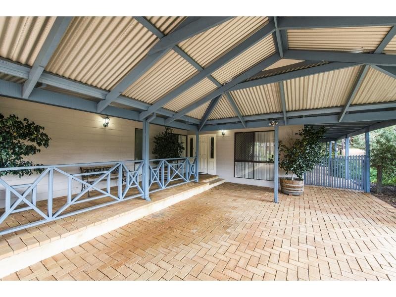 93 Amethyst Crescent, Mount Richon WA 6112