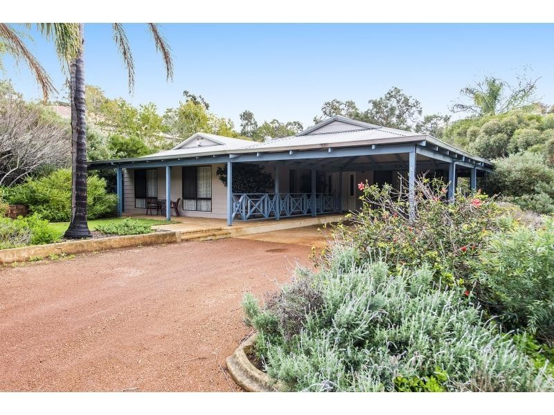 93 Amethyst Crescent, Mount Richon WA 6112