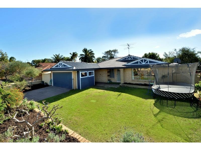16 Inverness Drive, Meadow Springs WA 6210