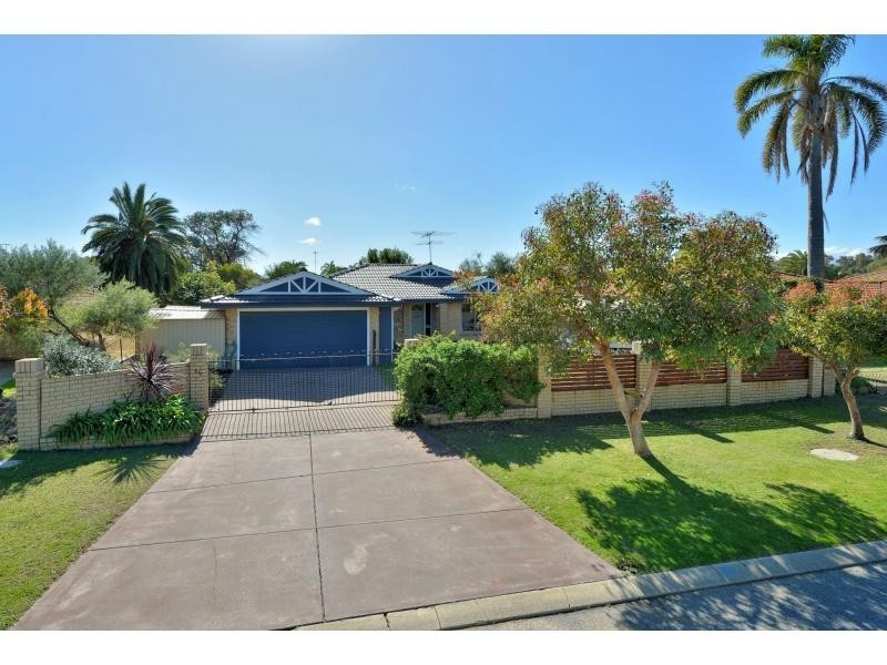 16 Inverness Drive, Meadow Springs WA 6210
