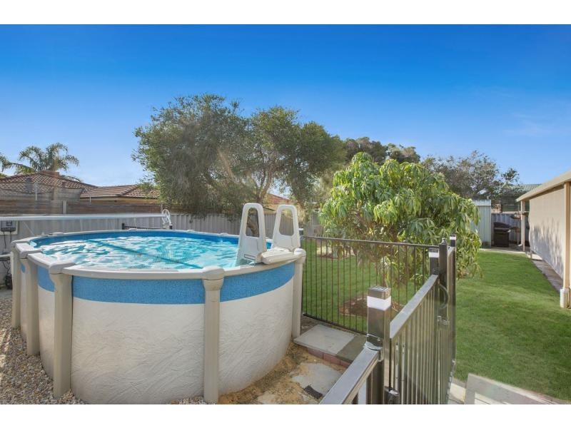 6 Reveley Close, Seville Grove WA 6112