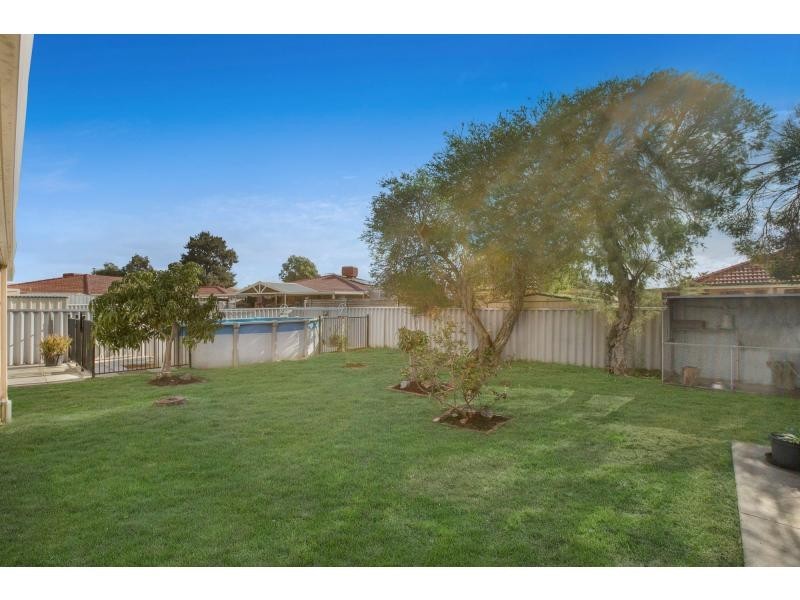 6 Reveley Close, Seville Grove WA 6112