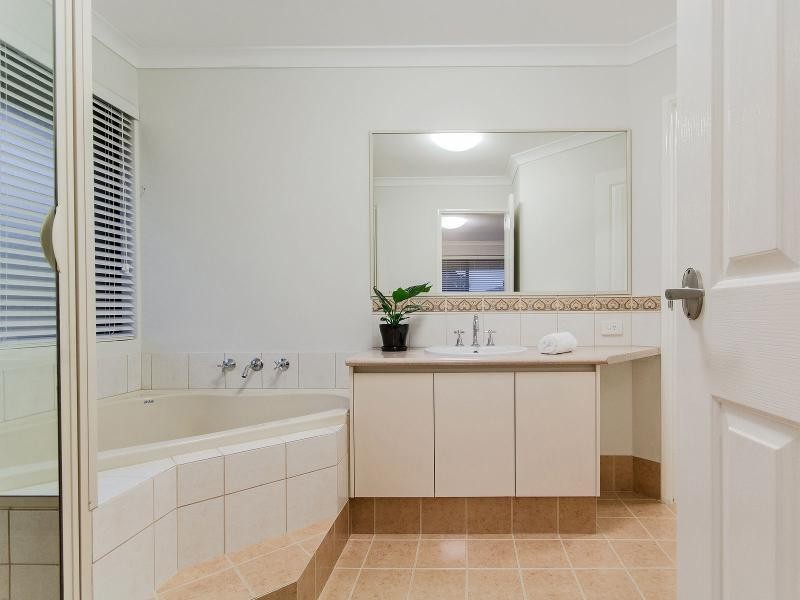67 Cuthbertson Drive, Cooloongup WA 6168