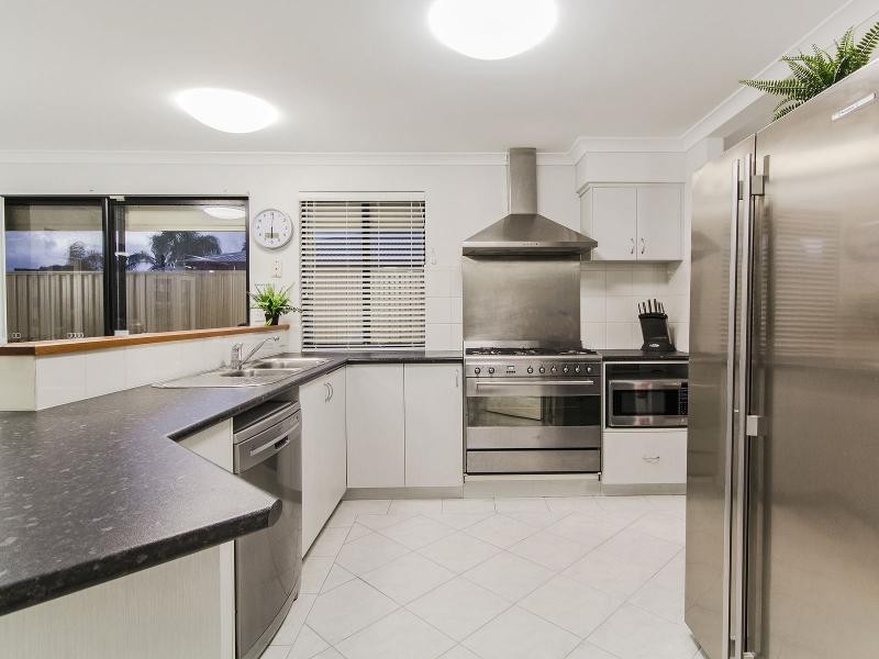 67 Cuthbertson Drive, Cooloongup WA 6168