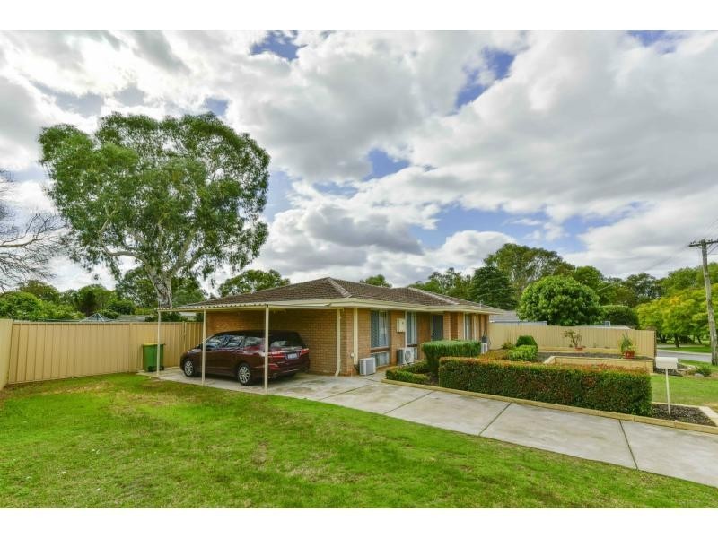 42 Ravenhill Road, Thornlie WA 6108
