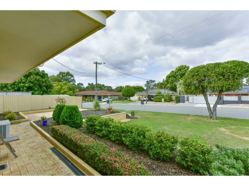 42 Ravenhill Road, Thornlie WA 6108