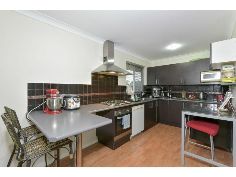 42 Ravenhill Road, Thornlie WA 6108