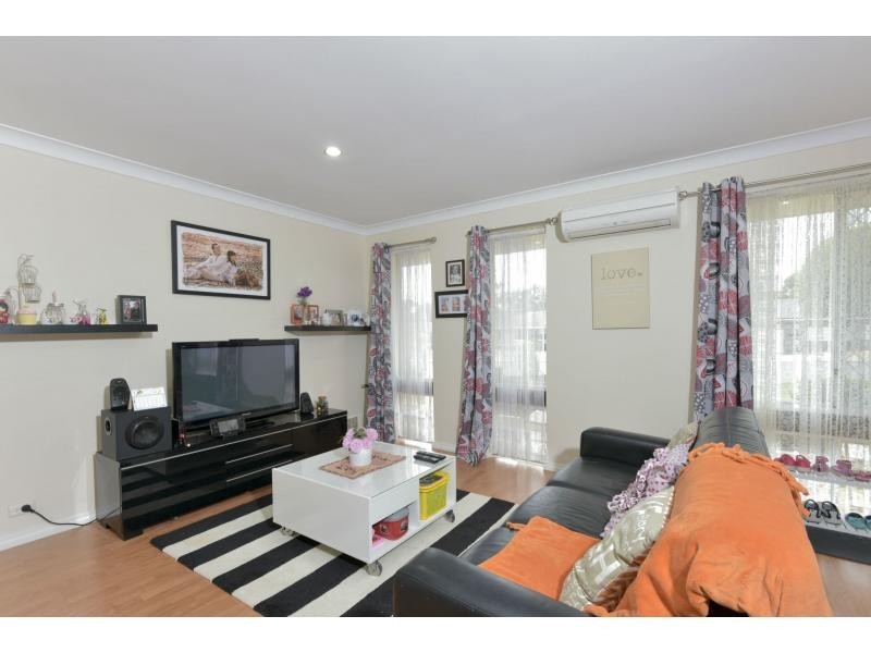 42 Ravenhill Road, Thornlie WA 6108