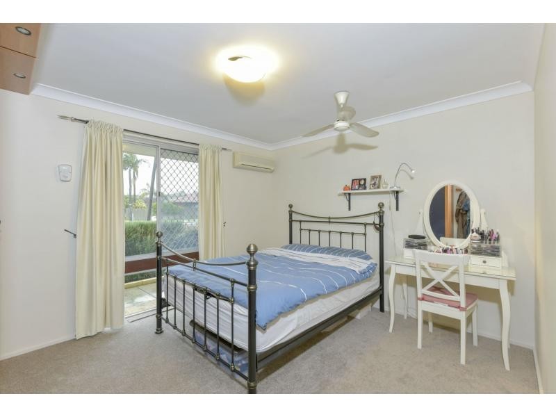 42 Ravenhill Road, Thornlie WA 6108