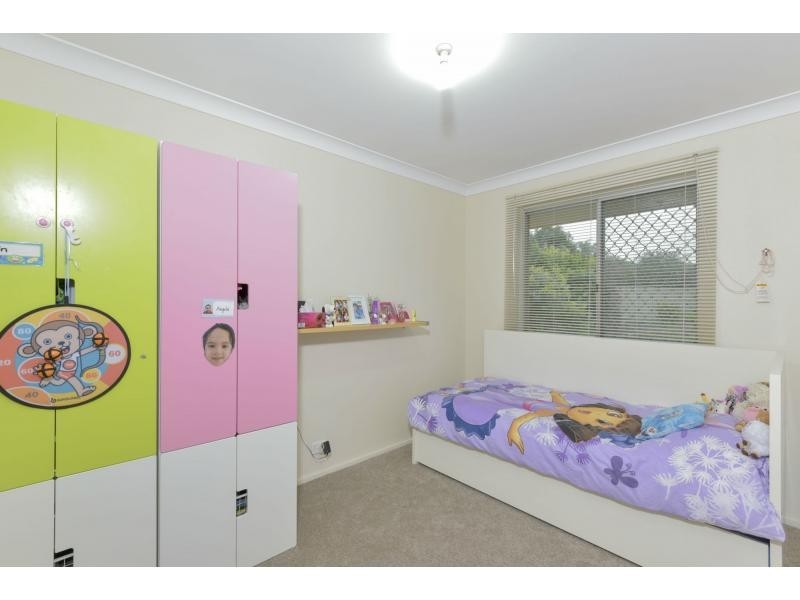 42 Ravenhill Road, Thornlie WA 6108