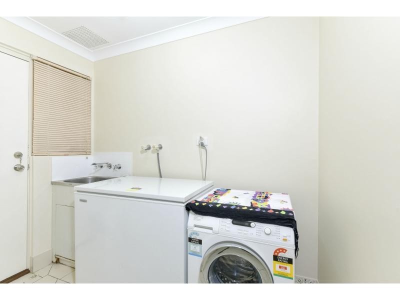 42 Ravenhill Road, Thornlie WA 6108