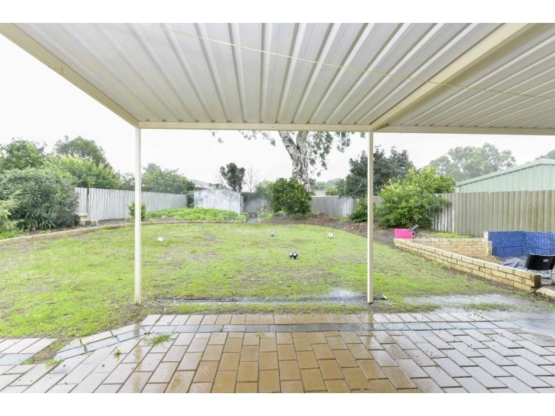 42 Ravenhill Road, Thornlie WA 6108