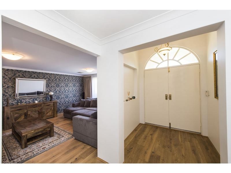 9 Cologne Gardens, Port Kennedy WA 6172