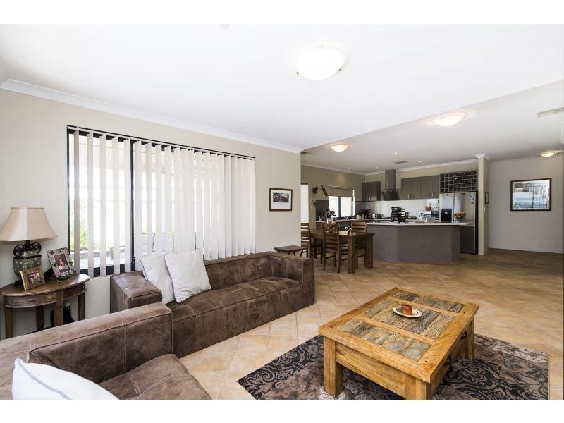 9 Cologne Gardens, Port Kennedy WA 6172