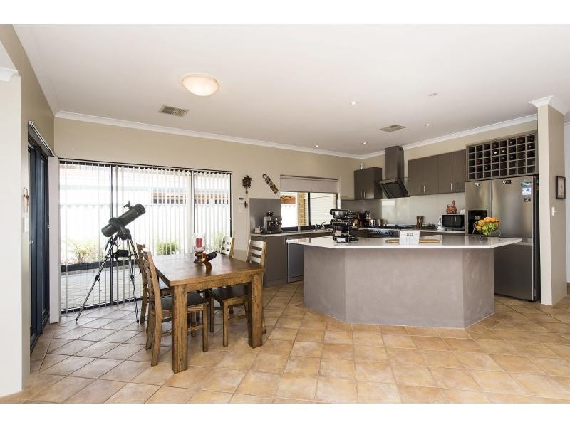 9 Cologne Gardens, Port Kennedy WA 6172