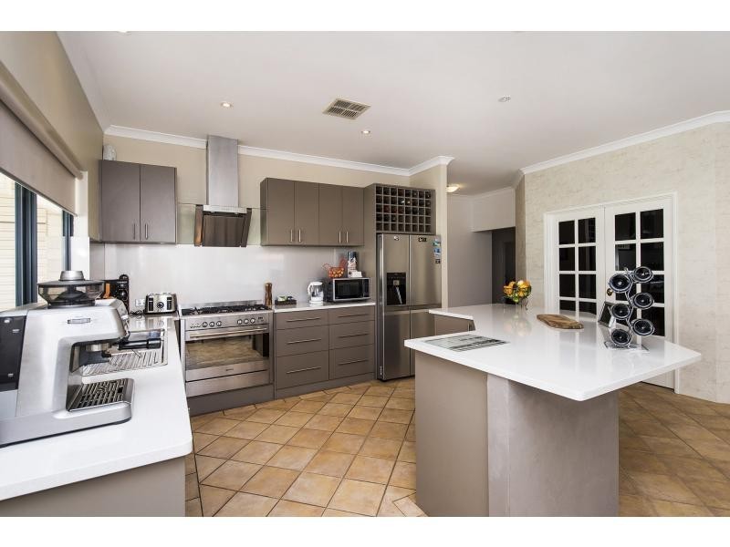 9 Cologne Gardens, Port Kennedy WA 6172