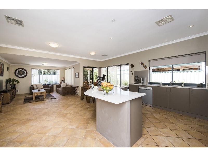 9 Cologne Gardens, Port Kennedy WA 6172