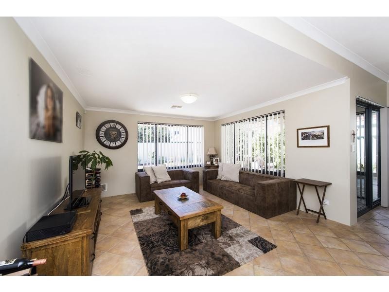 9 Cologne Gardens, Port Kennedy WA 6172