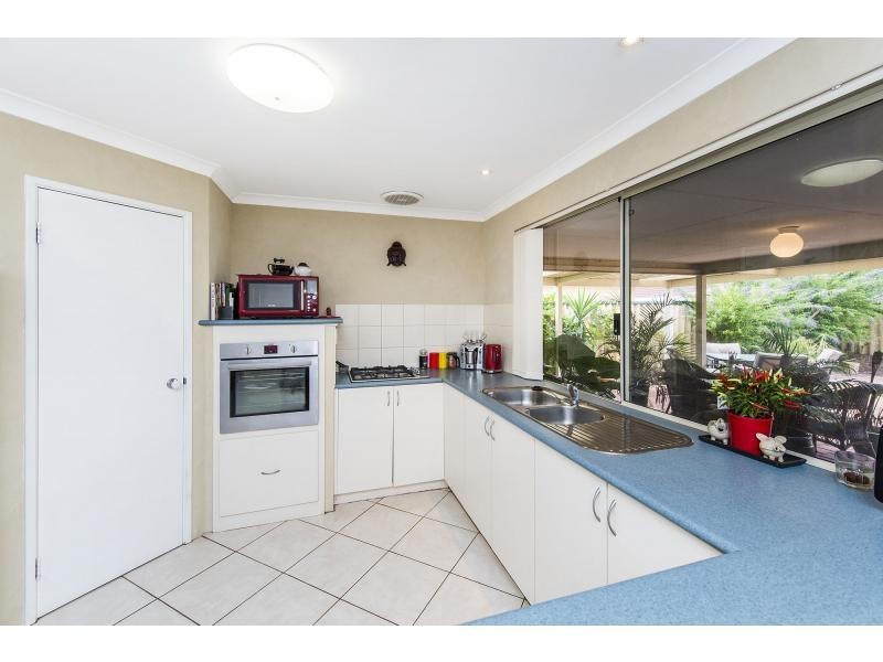 9 Freeling Road, Port Kennedy WA 6172