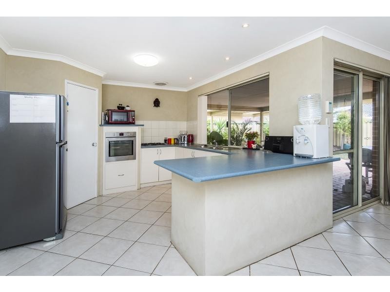 9 Freeling Road, Port Kennedy WA 6172