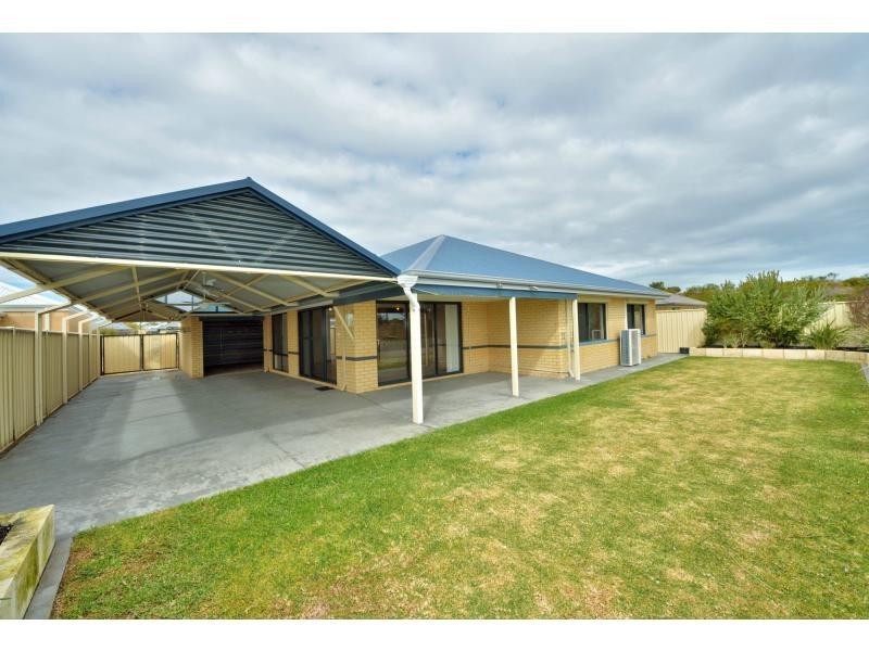 8 Calder Nook, Lakelands WA 6180